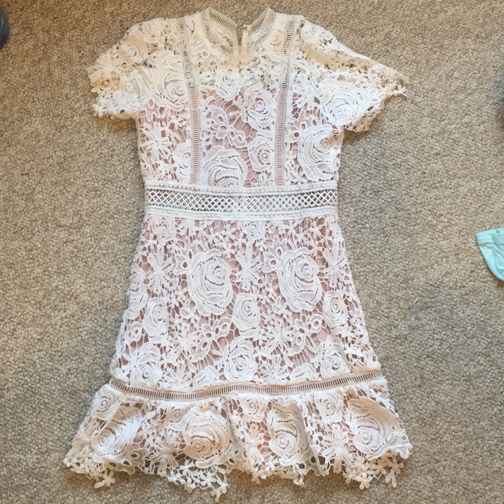 STUNNING LACE WHITE DRESS